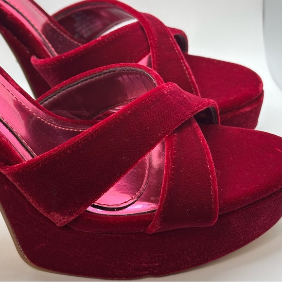Vince Camuto Burgundy Velvet Heels - Picture 3 of 10
